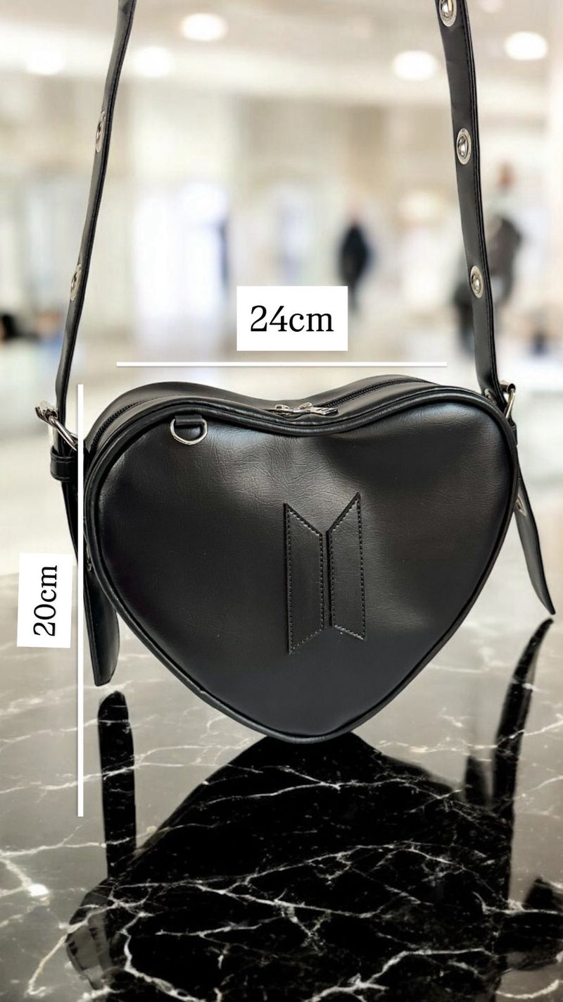 Bolsa Coração BTS - Preto Fosco