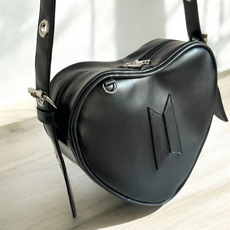 Bolsa Coração BTS - Preto Fosco