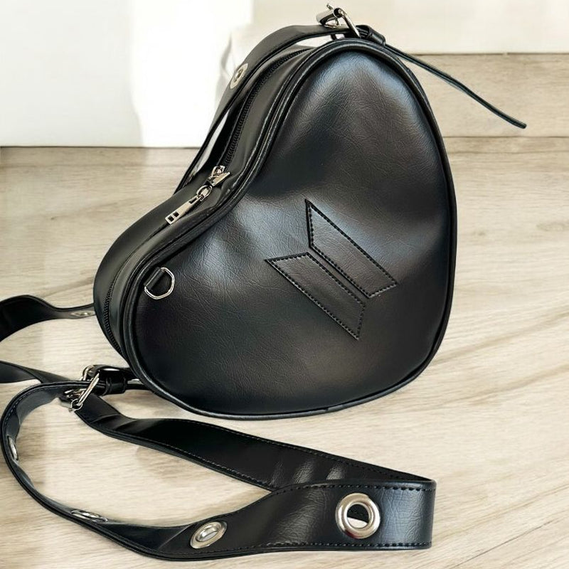 Bolsa Coração BTS - Preto Fosco